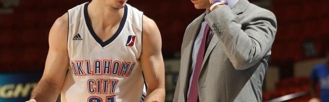 开云体育下载-【人物】雷霆纠错挖回卡皇冲冠，湖人白扔他追悔莫及