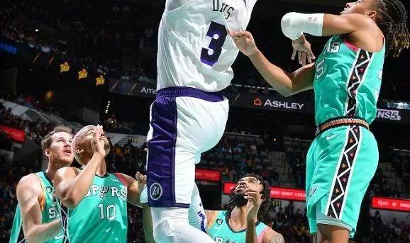 开云官网-杀进MVP榜！詹姆斯在与否 戴维斯已是湖人头号球星