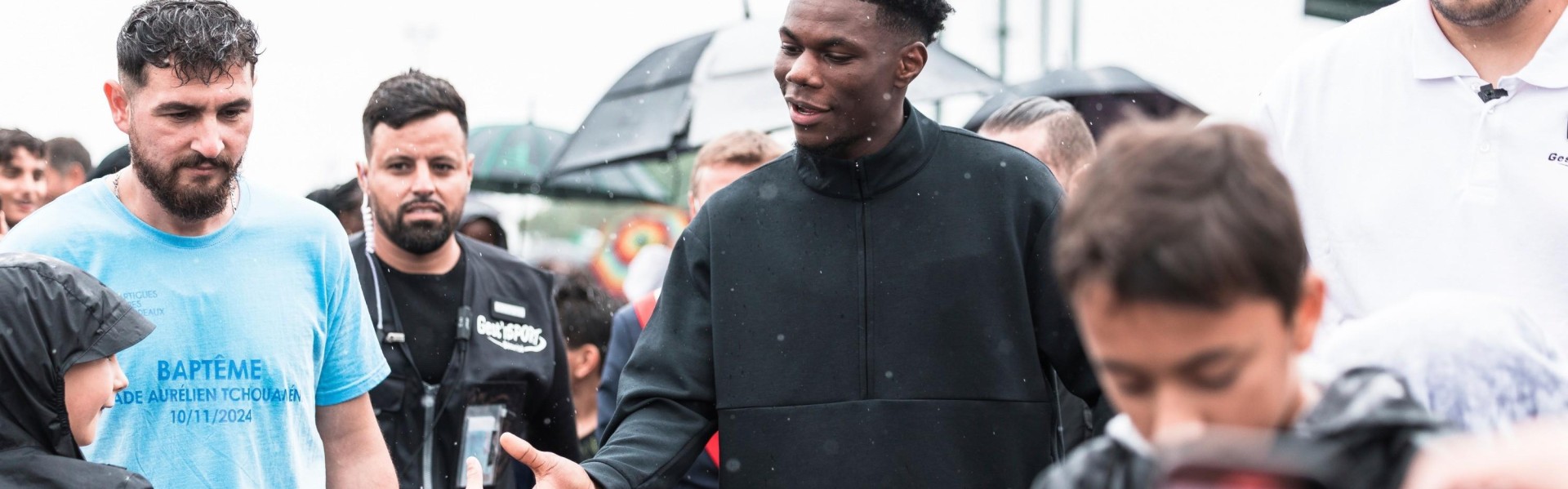 开云APP-回馈家乡，楚阿梅尼在波尔多揭幕了一座以自己名字命名的球场