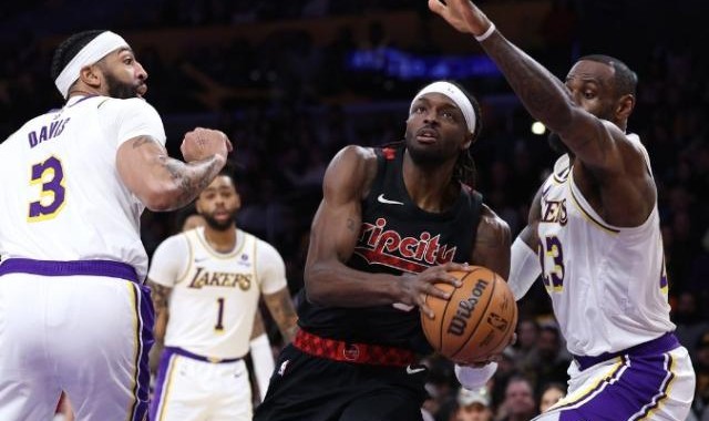 开云体育下载-坐吃山空还是孤注一掷？第三星问题仍在困扰湖人