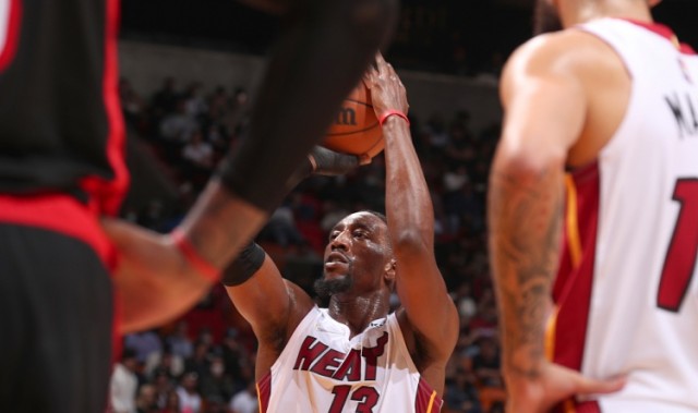 开云体育下载-韦德：阿德巴约前三节发挥完美 但人们只盯着变成闹剧的最后5分钟