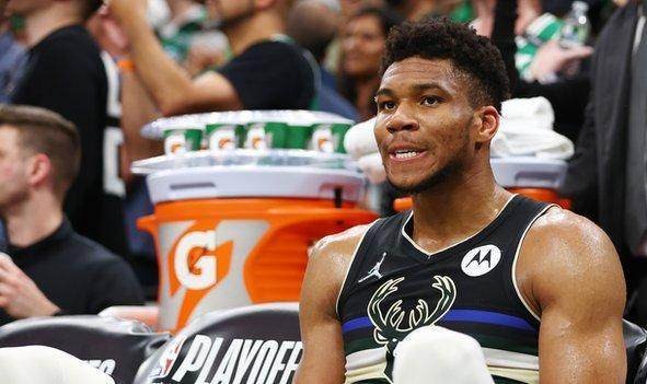 kaiyun-雄鹿的赛季戛然而止 卫冕冠军出局不只因为伤病