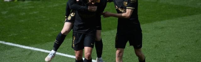 开云体育入口-巴萨潜水艇打了半场欧超，巴萨下半时保守险丢分