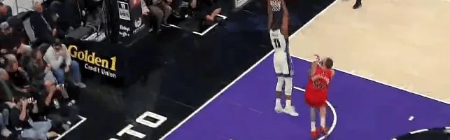 开云体育下载-蒙克背运过人完成双手暴扣，目前5中5、三分3中3得到13分