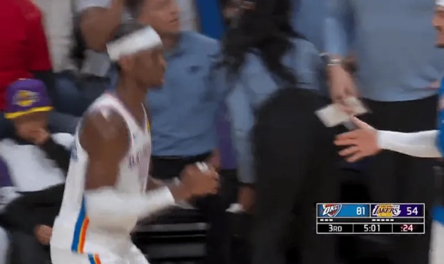 开云APP-亚历山大三分投进得到19分，雷霆下半场16-7领先湖人27分