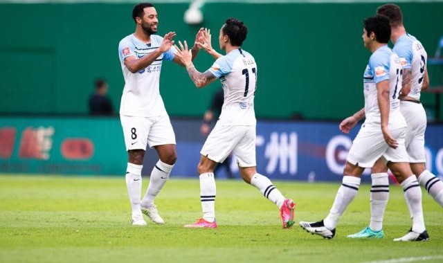 广州城终结不胜范加斯特却不满防守：应学会更稳定