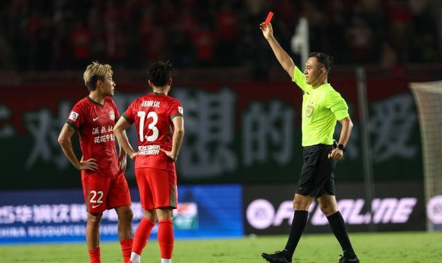 【中超】黄锐烽染红莫里斯绝平 10人河南1比1梅州
