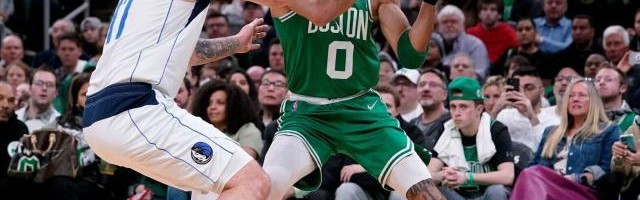 开云体育入口-球衣退役战再度输球 新星对决东契奇完胜塔图姆