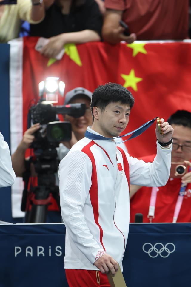 巴黎奥运会丨乒乓球——男团金牌赛：中国队获得冠军++XxjpseC008967_20240810_MVPFN0A001.jpg